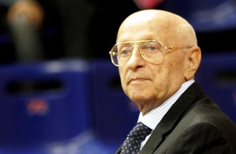 ** FILE ** Russian basketball coach Alexander Gomelsky seen in Moscow in this June 3, 2005 file photo. Alexander Gomelsky, the Soviet Union basketball coach who ended the 21-game winning streak of the United States at the 1988 Olympics, died Tuesday after a long illness. He was 77. (AP Photo/File)