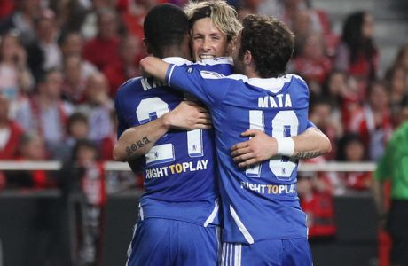LISBON, PORTUGAL - MARCH 27:  Fernando Torres and Juan Mata of Chelsea congratulate scorer Salomon Kalou after his goal during the UEFA Champions League Quarter Final first leg match between Benfica and Chelsea at Estadio da Luz on March 27, 2012 in Lisbon, Portugal.  (Photo by Clive Rose/Getty Images)