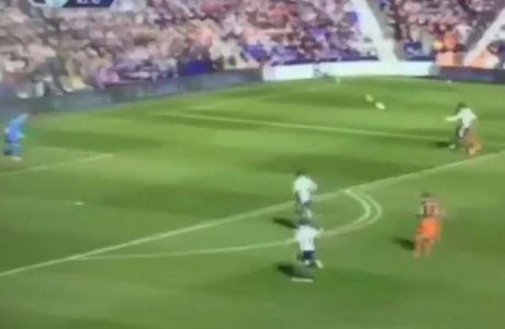 Απίθανο γκολ με λόμπα από τον Ζαμόρα (VIDEO)