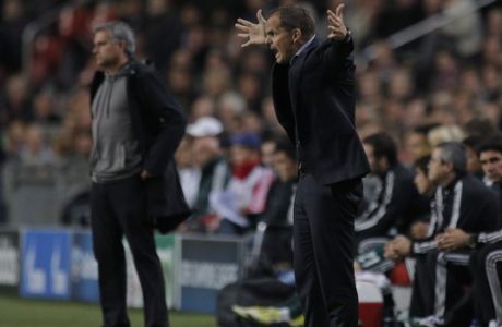 Ajax coach Frank de Boer, right, and Real Madrid coach Jose Mourinho, left, watch their players during the Champions League Group D soccer match at ArenA stadium in Amsterdam, Netherlands, Wednesday Oct. 3, 2012. (AP Photo/Peter Dejong)