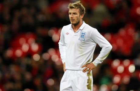 England's David Beckham plays against Slovakia during their international friendly soccer match at Wembley Stadium in London, Saturday, March 28, 2009.  (AP Photo/Sang Tan)