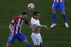 Atletico Madrid's Juan Francisco Torres "Juanfran", left, goes for a header with Sevilla's Ben Yedder during a La Liga soccer match between Atletico Madrid and Sevilla at the Vicente Calderon stadium in Madrid, Sunday, March 19, 2017. (AP Photo/Francisco Seco)