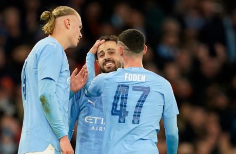 Manchester City's Bernardo Silva, centre, celebrates with his teammates after scoring his side's second goal during the FA Cup quarterfinal soccer match between Manchester City and Newcastle at the Etihad Stadium in Manchester, England, Saturday, March 16, 2024. (AP Photo/Dave Thompson, Pool)