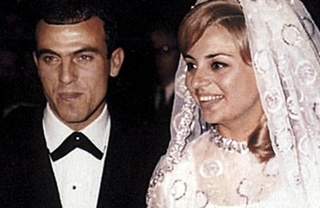 Ο Δομάζος παντρεύεται τη Μοσχολιού και οι Έλληνες βγαίνουν στους δρόμους