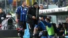 L'attaccante dell'Atalanta Marko Livaja zittisce i tifosi dell'atalanta al momento della sua sostituzione nella partita del campionato di serie A allo Stadio Atleti Azzurri d'Italia di Bergamo, oggi 19 aprile 2014. 
ANSA/PAOLO MAGNI