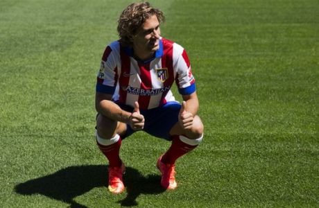 Alessio Cerci from Italy poses for photographers during his official presentation as Atletico de Madrid player  in Madrid, Spain, Thursday, Sept. 4, 2014. Cerci, an international Italian soccer player, signed with Atletico de Madrid for the next 3 years.(AP Photo/Daniel Ochoa de Olza)