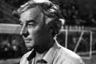 Ο προπονητής του Παναθηναϊκού, Ρόνι Άλεν, σε στιγμιότυπο της αναμέτρησης με τον ΠΑΣ για την Α' Εθνική 1980-1981 στο γήπεδο των Ζωσιμάδων | Σάββατο 6 Σεπτεμβρίου 1980