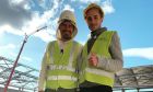 Ο Ισμάελ Μπλάνκο μαζί με τον μάνατζερ Αντώνη Ρίκκα, επιβλέπουν τις εργασίας στο νέο γήπεδο ποδοσφαίρου της ΑΕΚ