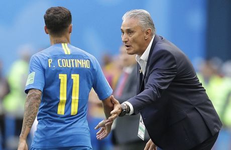 Brazil head coach Tite, right, speaks to Brazil's Philippe Coutinho during the group E match between Brazil and Costa Rica at the 2018 soccer World Cup in the St. Petersburg Stadium in St. Petersburg, Russia, Friday, June 22, 2018. (AP Photo/Petr David Josek)