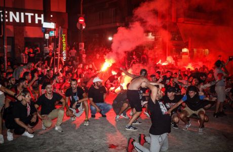 Πανηγυρισμοί των φιλάθλων του Ολυμπιακού στον Πειραιά για την κατάκτηση της Super League 1 2019-2020 | Κυριακή 28 Ιουνίου 2020