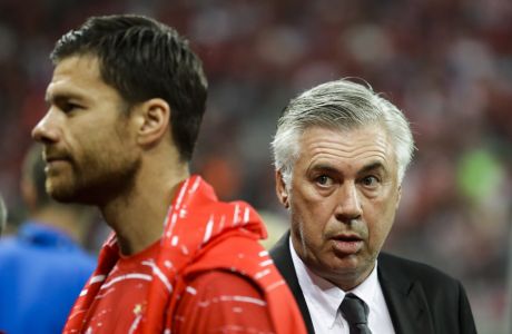 Bayern's head coach Carlo Ancelotti, right, looks to Bayern's player Xabi Alonso prior to the Champions League Group D soccer match between FC Bayern Munich and FK Rostov in Munich, Germany, Tuesday, Sept. 13, 2016. (AP Photo/Matthias Schrader)