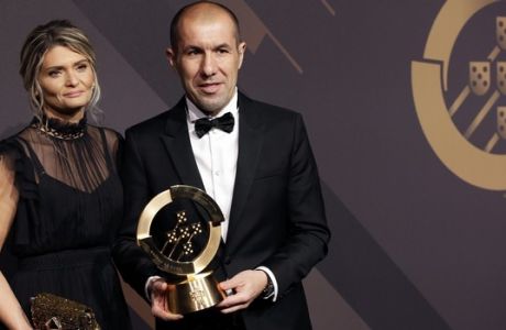 AS Monaco FC coach Leonardo Jardim poses with his Coach of the Year award after the Portuguese soccer federation awards ceremony Monday, March 19, 2018, in Lisbon. (AP Photo/Armando Franca)