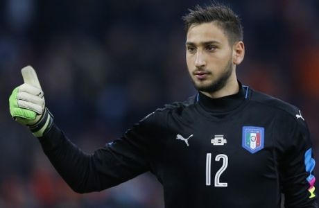 Italy's new goalkeeper Gianluigi Donnarumma shows thumb up during the international friendly soccer match between The Netherlands and Italy at the Amsterdam ArenA stadium, Netherlands, Tuesday, March 28, 2017. (AP Photo/Peter Dejong)
