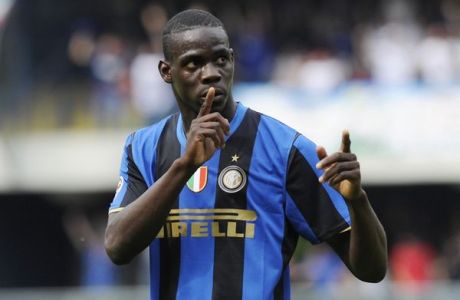 10 may 2009: BALOTELLI of Inter celebrating his goal  during the 35th Serie A  round league match played between Chievo and Inter at  the  Bentegodi Stadium , Verona. © Dino Panato/GRAZIA NERI