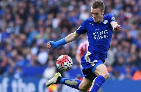 Leicester City's English striker Jamie Vardy controls the ball during the English Premier League football match between Leicester City and Southampton at King Power Stadium in Leicester, central England on April 3, 2016. / AFP / BEN STANSALL / RESTRICTED TO EDITORIAL USE. No use with unauthorized audio, video, data, fixture lists, club/league logos or 'live' services. Online in-match use limited to 75 images, no video emulation. No use in betting, games or single club/league/player publications.  /         (Photo credit should read BEN STANSALL/AFP/Getty Images)