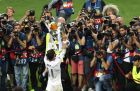 Real Madrid's Gareth Bale poses for photographers holding the trophy after winning the Champions League final soccer match between Real Madrid and Atletico Madrid at the San Siro stadium in Milan, Italy, Saturday, May 28, 2016. Real Madrid won 5-4 on pendata-alties after the match ended 1-1 after extra time..  (AP Photo/Alessandra Tarantino)