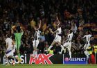 Juventus players celebrate at the end of the Champions League quarterfinal second leg soccer match between Barcelona and Juventus at Camp Nou stadium in Barcelona, Spain, Wednesday, April 19, 2017. The game ended in a goal less draw and Juventus advances after their first leg win. (AP Photo/Emilio Morenatti)