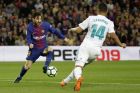 Barcelona's Lionel Messi scores his side's second goal during a Spanish La Liga soccer match between Barcelona and Real Madrid, dubbed 'El Clasico', at the Camp Nou stadium in Barcelona, Spain, Sunday, May 6, 2018. (AP Photo/Emilio Morenatti)