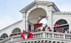 Το parade της Βενέτσια είναι το πιο τρελό απ' όσα έχεις δει...