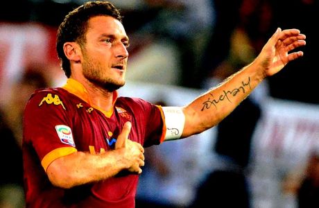 AS Roma's forward Francesco Totti celebrates after scoring a goal during the Italian Serie A football match between AS Roma and Sampdoria on September 26, 2012 at the Olympic stadium in Rome.  AFP PHOTO / GABRIEL BOUYS        (Photo credit should read GABRIEL BOUYS/AFP/GettyImages)