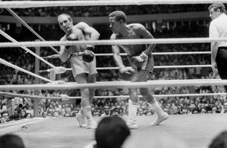 Boxers Alfonso Frazer of Panama, right, and Nicolino Locche of Argentina are shown in action during their bout in Panama City, March 11, 1972. (AP Photo)
