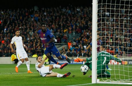 Barcelona's Samuel Umtiti third left, shouts to score next to Roma's Kostas Manolas, second left, during a Champions League quarter-final, first leg soccer match between FC Barcelona and Roma at the Camp Nou stadium in Barcelona, Spain, Wednesday, April 4, 2018.(AP Photo/ Manu Fernandez)