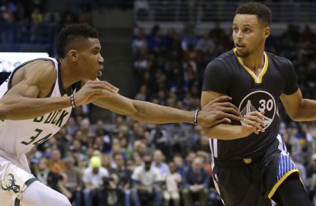 Golden State Warriors' Stephen Curry (30) dribbles against Milwaukee Bucks' Giannis Antetokounmpo during the first half of an NBA basketball game Saturday, Nov. 19, 2016, in Milwaukee. (AP Photo/Aaron Gash) 