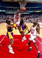 Michael Jordan: The spectacular move (VIDEO)