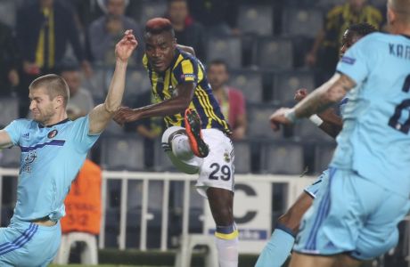 Fenerbahce Emmanuel Emenike, centre, shoots to score against Feyenoord, during the Europa League group A soccer match between Fenerbahce and Feyenoord, in Istanbul, Thursday, Sept. 29, 2016. (AP Photo)