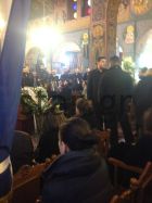Πλήθος κόσμου στην κηδεία Ψωμιάδη, συντετριμμένος ο Μπουρούσης