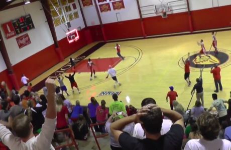 "Άσχετος" φοιτητής κέρδισε 10.000 δολάρια σε διαγωνισμό μπάσκετ