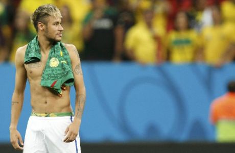 Brazil's Neymar celebrates after the 2014 World Cup Group A soccer match between Cameroon and Brazil at the Brasilia national stadium in Brasilia June 23, 2014. REUTERS/Ueslei Marcelino (BRAZIL  - Tags: TPX IMAGES OF THE DAY SOCCER SPORT WORLD CUP)  