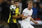 Tottenham's Harry Kane, right, vie for the ball with Dortmund's Sokratis Papastathopoulos, during the Champions League group H soccer match between Tottenham and Borussia Dortmund, at the Wembley stadium in London, Wednesday, Sept. 13, 2017. (AP Photo/Kirsty Wigglesworth)