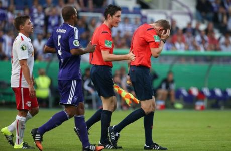 Χτυπήθηκε διαιτητής, διακοπή σε ματς του γερμανικού κυπέλλου