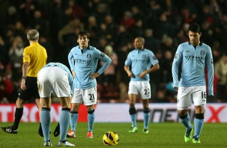 SOUTHAMPTON, ENGLAND - FEBRUARY 09:  David Silva of Manchester City and Sergio Aguero of Manchester City look dejected after conceding a third goal during the Barclays Premier League match between Southampton and Manchester City at St Mary's Stadium on February 9, 2013 in Southampton, England.  (Photo by Scott Heavey/Getty Images)