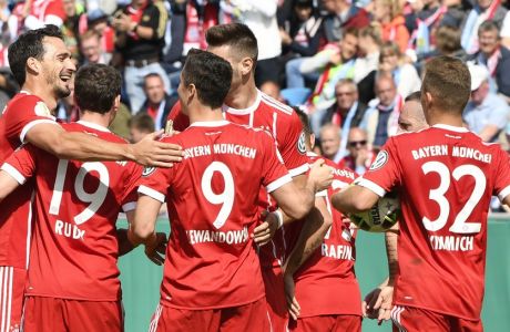 Bayern's Robert Lewandowski, center, celebrates with his teammates after scoring the first goal during the German soccer cup match between Chemnitzer FC and and FC Bayern Munich in Chemnitz, eastern Germany, Saturday, Aug. 12, 2017. (AP Photo/Jens Meyer)