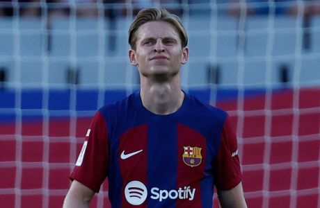 Barcelona's Frenkie de Jong reacts after getting injured during a Spanish La Liga soccer match between Barcelona and Celta at the Olympic Stadium of Montjuic in Barcelona, Spain, Saturday, Sept. 23, 2023. (AP Photo/Joan Monfort)