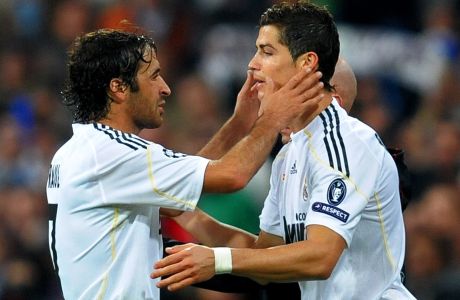 MADRID, SPAIN - NOVEMBER 25:  Raul Gonzalez (L) of Real Madrid embraces his team mate Cristiano Ronaldo as he is substituted during the Champions League group C match between Real Madrid and FC Zurich at the Estadio Santiago Bernabeu on November 25, 2009 in Madrid, Spain.  (Photo by Jasper Juinen/Getty Images)