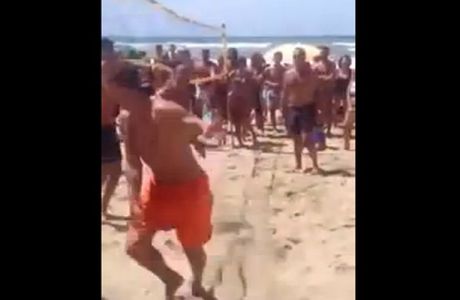 Σόου Τότι και στο beach volley (VIDEO)