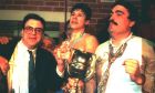 Η μεγάλη βραδιά του 1991 και το Κύπελλο Ελλάδας στα χέρια του αρχηγού Φάνη Χριστοδούλου. Αριστερά ο τότε μάνατζερ της ομάδας Ισίδωρος Κουβελος και δεξιά ο Βλάντο Τζούροβιτς