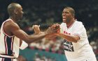 Ο Μάτζικ Τζόνσον και ο Μάικλ Τζόρνταν σε αγώνα του προολυμπιακού τουρνουά του 1992