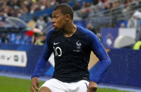 France's Kylian Mbappe controls the ball during his friendly soccer match against Ireland at the Stade de France stadium, in Saint Denis, north of Paris, France, Monday, May, 28, 2018. (AP Photo/Thibault Camus)