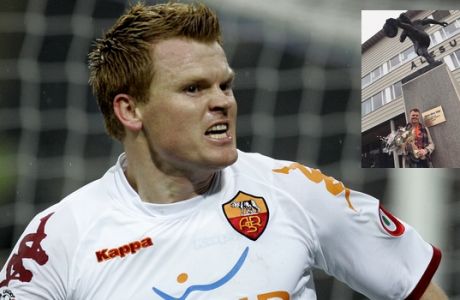 AS Roma defender John Arne Riise celebrates after scoring,  during the Serie A soccer match between Inter Milan and Roma at the San Siro stadium in Milan, Italy, Sunday, March 1, 2009. (AP Photo/Antonio Calanni)