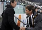 AC Milan's coach Massimiliano Allegri (L) and Juventus' coach Antonio Conte are pictured during the Serie A football match Juventus vs AC Milan on October 6, 2013 in Turin. AFP PHOTO / ALBERTO LINGRIA

