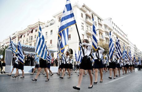 Μαθητές-στρατιωτάκια και "χουντοπανηγύρια" για μία νέα Ελλάδα
