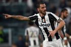 TURIN, ITALY - FEBRUARY 17:  Leonardo Bonucci of Juventus in action during the Serie A match between Juventus FC and US Citta di Palermo at Juventus Stadium on February 17, 2017 in Turin, Italy.  (Photo by Tullio M. Puglia/Getty Images)