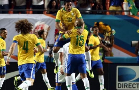 Συνεχίζουν με νίκες Βραζιλία, Ισπανία