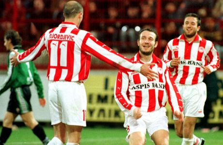 Πρέντραγκ Τζόρτζεβιτς, Αλέξης Αλεξανδρής και Δημήτρης Μαυρογενίδης πανηγυρίζουν γκολ εναντίον της Ξάνθης (15/02/1998)