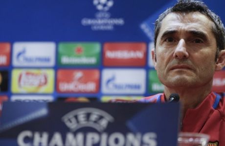 Barcelona coach Ernesto Valverde talks to reporters during a press conference he held at Rome's Olympic Stadium, Monday, April 9, 2018, on the eve of the Champions League quarter final second leg soccer match against Roma. (AP Photo/Gregorio Borgia)