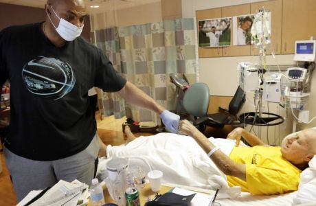 CORRECTS FROM MD ANDERSON HOSPITAL TO MD ANDERSON CANCER CENTER -NBA Hall of Fame member and TNT colleague Charles Barkley left, bumps fists with sportscaster Craig Sager after visiting Sager Tuesday, Aug. 30, 2016, at MD Anderson Cancer Center in Houston. Sager underwent his third bone marrow transplant Wednesday, Aug. 31, 2016, as he continues to battle acute myeloid leukemia. (AP Photo/David J. Phillip) ORG XMIT: TXDP101